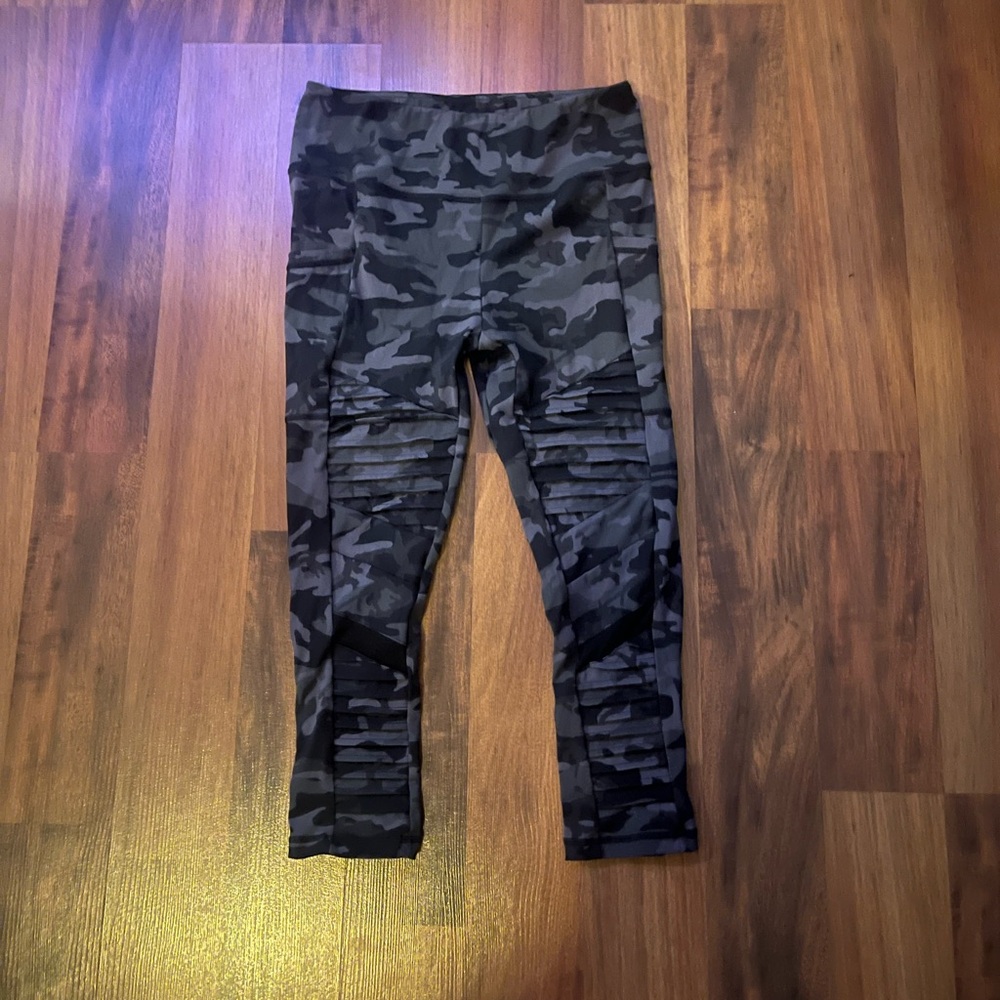 CVG Camo “Moto” Capri Leggings